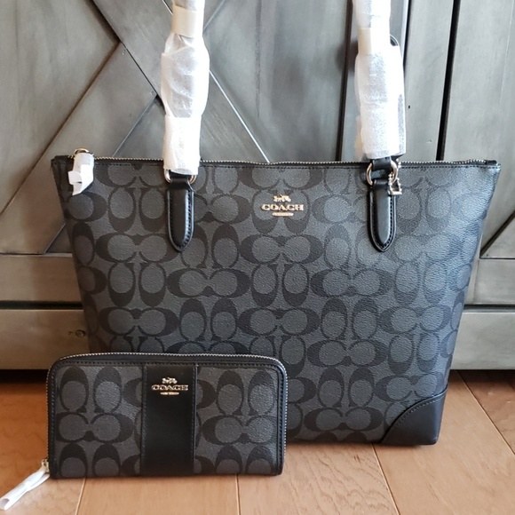 Coach Handbags - 🌟Coach tote and wallet bundle🌟